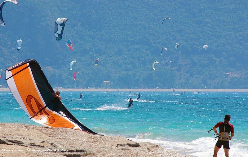 Kitesurfing at Milos