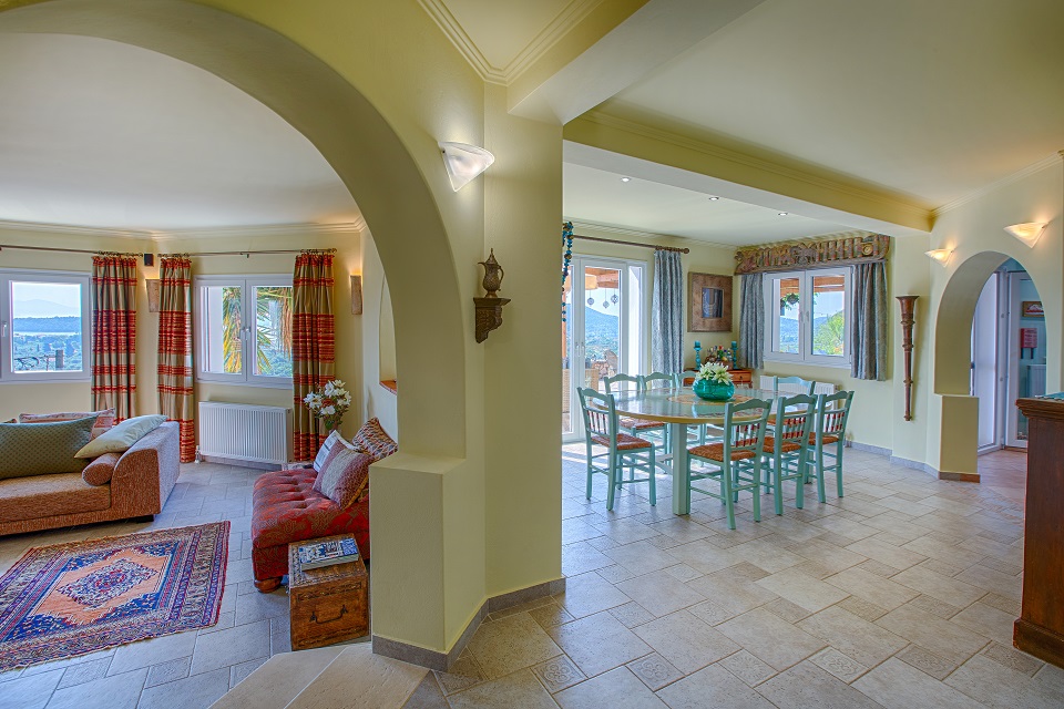 Villa Octavius lounge to dining area