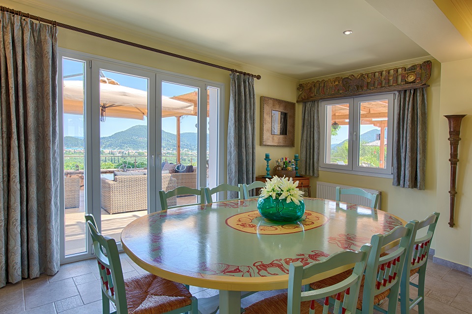 Villa Octavius dining area