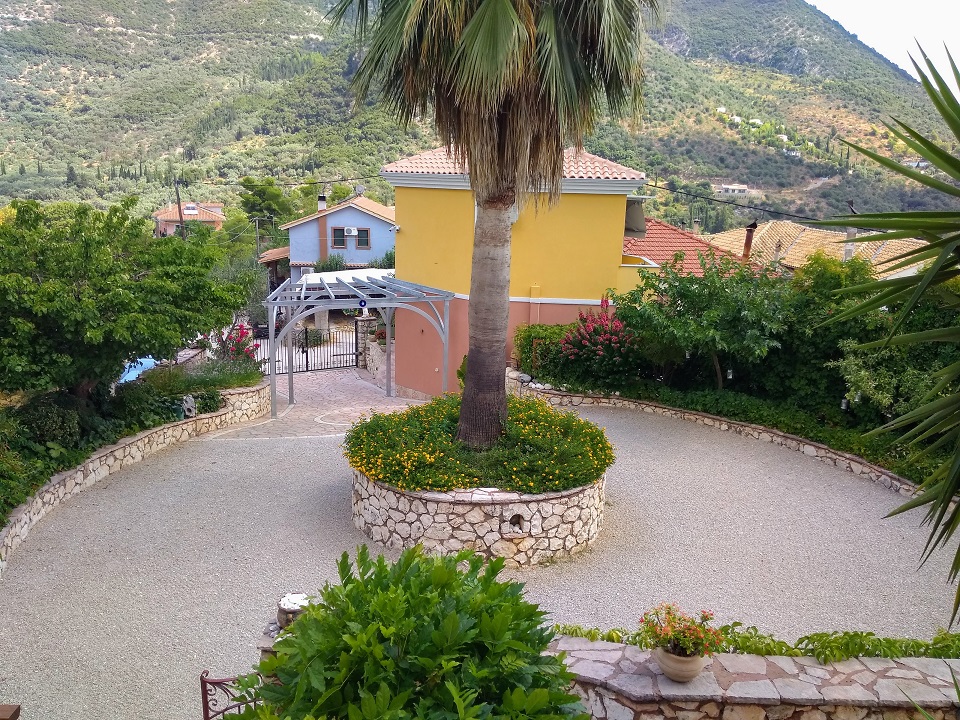 Villa Octavius, gated entrance and driveway from above